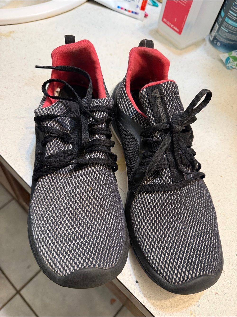 Reebok Men's Black & Red Knit Running Sneakers